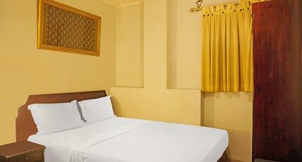 Collection O 92690 Hotel Limas Room Type - Indonesia Deluxe Double