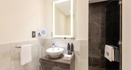 Th8 Palm Dubai Beach Resort Vignette Collection Room Type - 1 King Deluxe