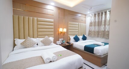 Hotel Mahesh Deluxe Room Type - Family suite