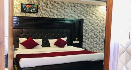 Hotel Comfort Zone Room Type - Deluxe Room