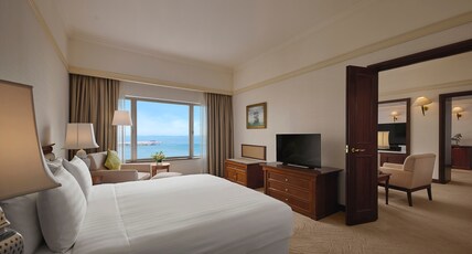 Gurney Bay Hotel, A PARKROYAL Hotel Room Type - Premier Seaview King