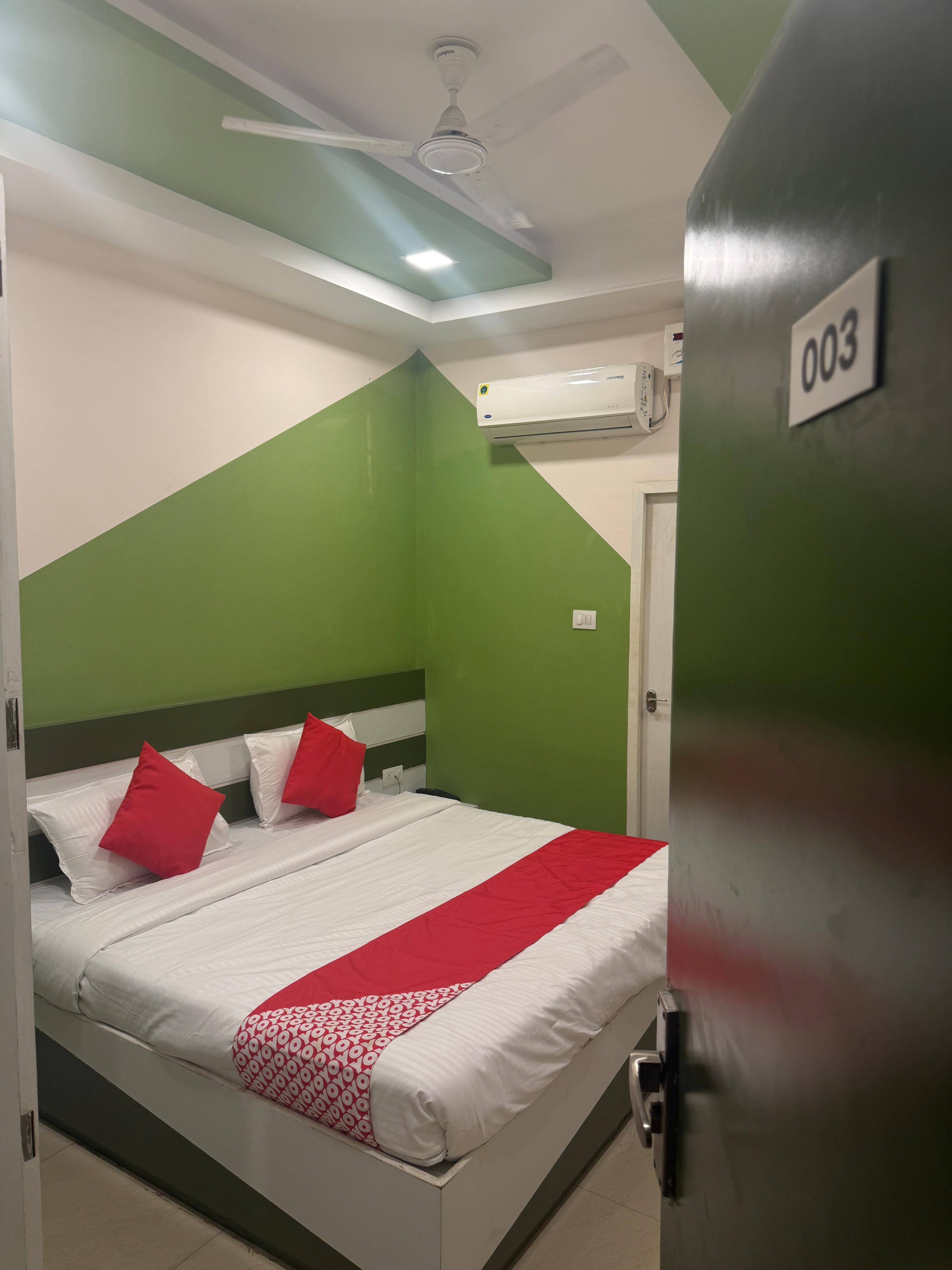 SR employee hostel and guest House - Tap to explore photos