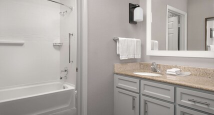 Homewood Suites by Hilton, Riverwalk Room Type - 2 BDRM STE 1KNG 1DBL