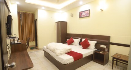 Hotel Abhinandan Room Type - Deluxe Room
