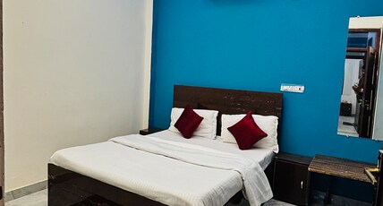 Devkritii Innn stays Room Type - Bedroom 104