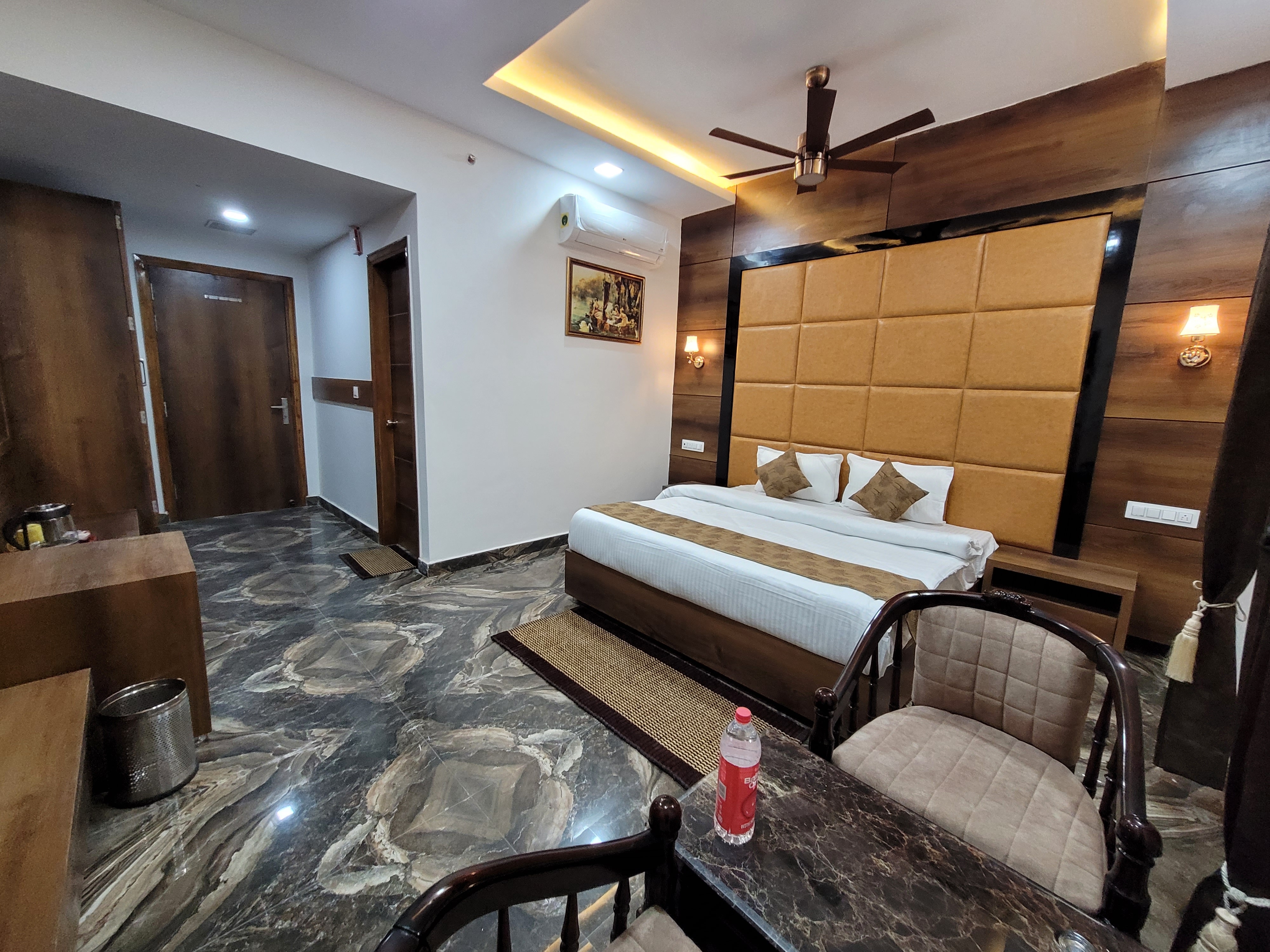 HOTEL SILVERBIRD - Tap to explore photos