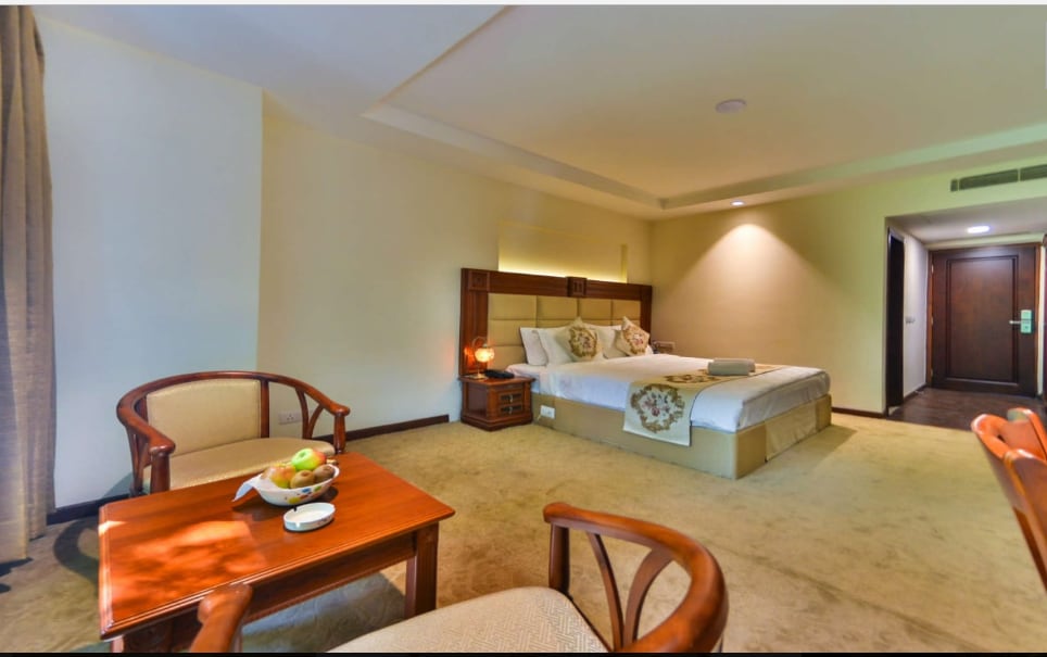Hotel Zaryab Srinagar - Tap to explore photos