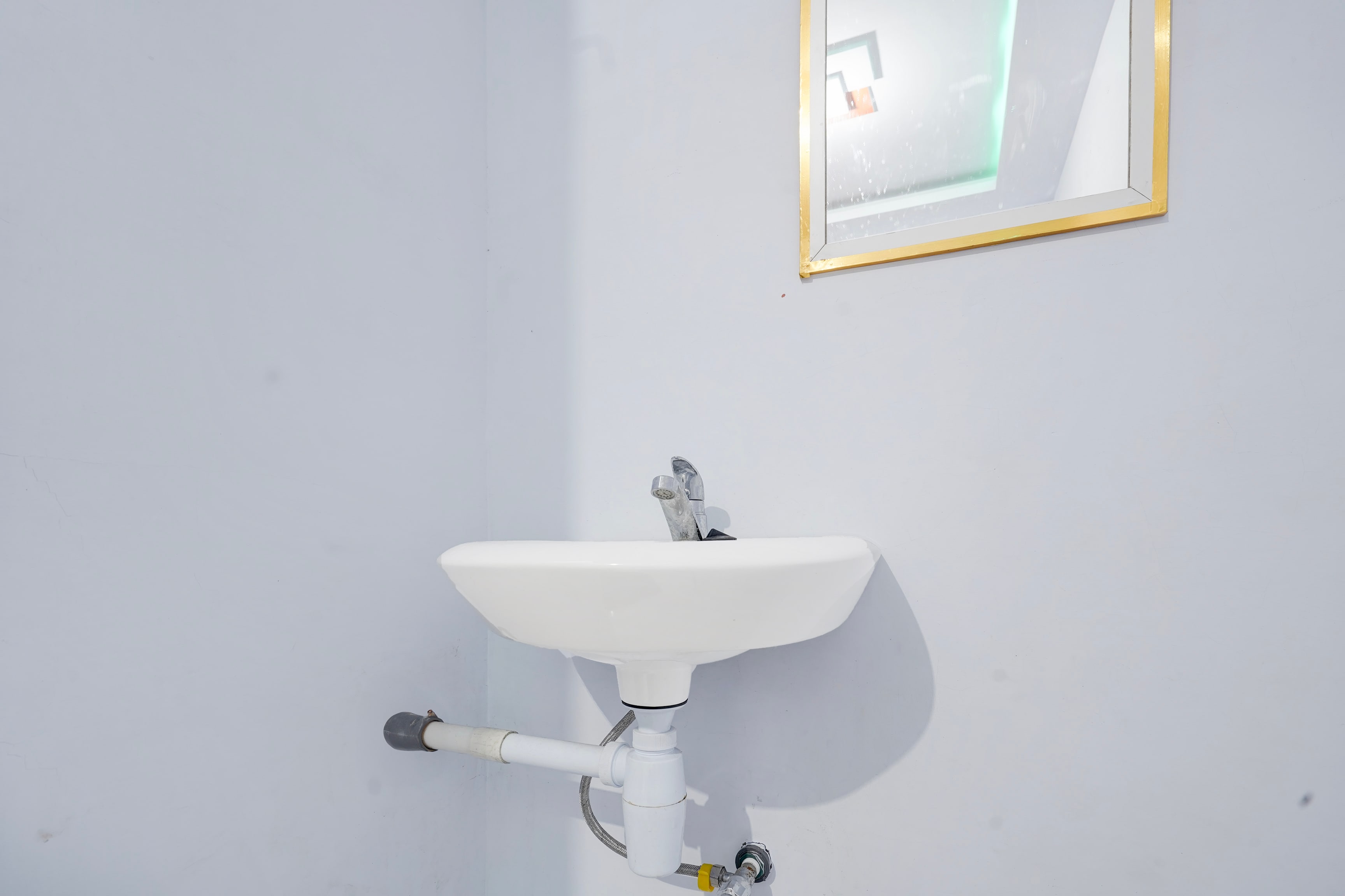 Hotel O Guest House Cinta Damai - Tap to explore photos