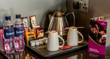 Crowne Plaza ABERDEEN AIRPORT Room Type - 1 Queen Standard