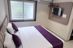 Address of HOTEL RATNA GRAND