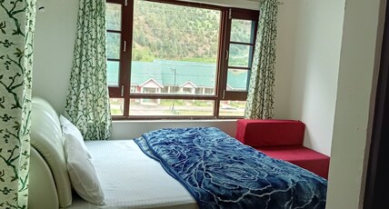 Gurez Knights Hotel & Restrurent Room Type - Mountain view