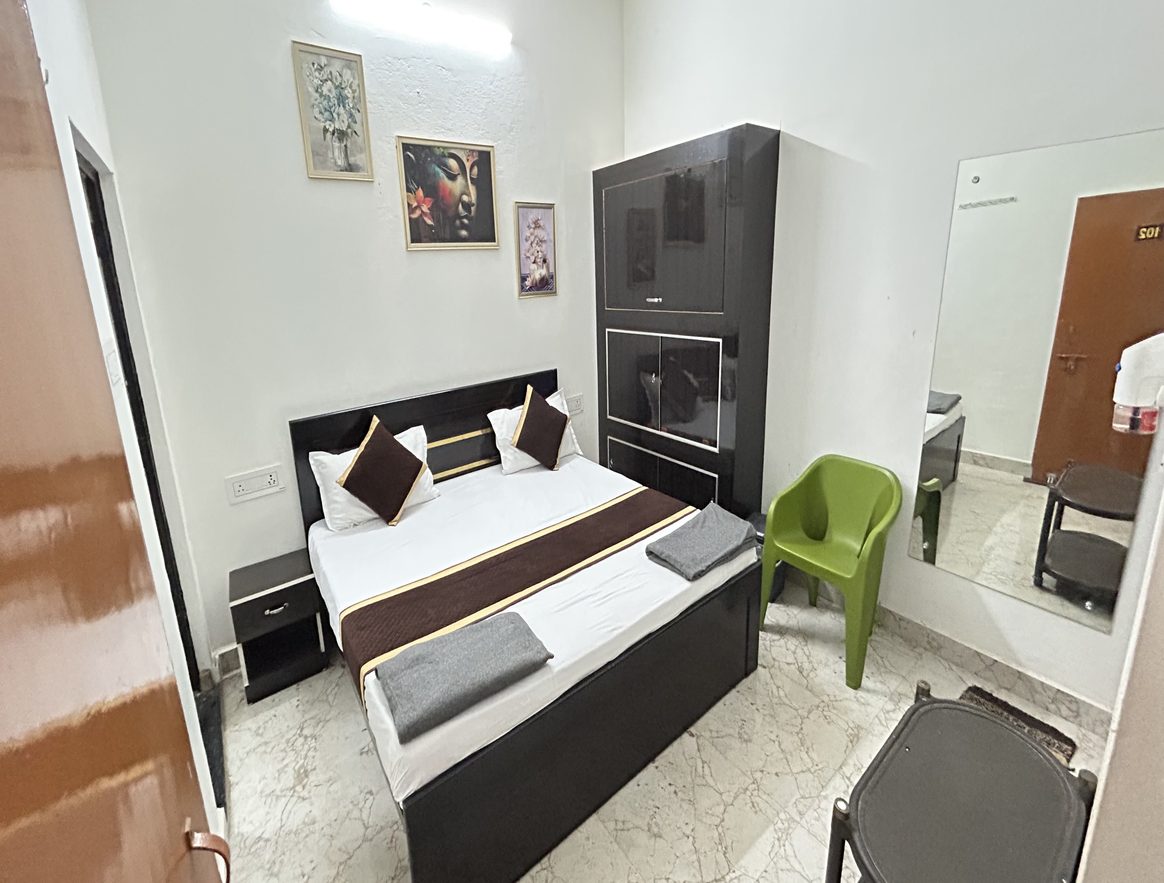 Hotel Siya Ram Niketan - Tap to explore photos