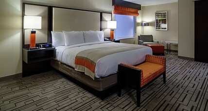 DoubleTree by Hilton Hotel Bristol, Connecticut Room Type - 1 KING 1 BEDROOM STE NS