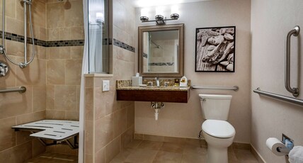 Best Western Plus Oswego Hotel and Conference Center Room Type - 1 Queen Bed, Mobility Accessible, Communication Assistance, Bathtub, View, Non-Smoking, Full Breakfa Best Western Plus Oswego Hotel and Conference Center Room Type - 1 Queen Bed, Mobility Accessible, Communication Assistance, Bathtub, View, Non-Smoking, Full Breakfa