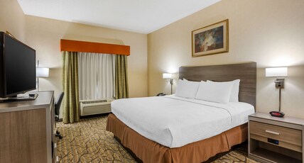 Best Western Danville Inn Room Type - 1 King Bed, Non-Smoking, Whirlpool, Work Desk, Microwave And Refrigerator, Wi-Fi, Full Breakfast