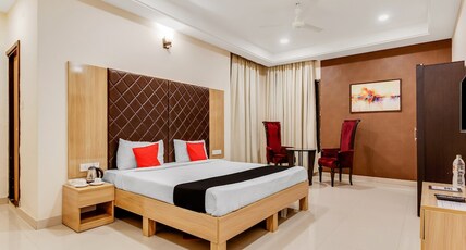 Solitaire Hotel & Banquets Room Type - Deluxe Room