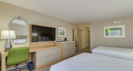 DoubleTree by Hilton Phoenix Chandler Room Type - 2 QUEEN BEDS POOLVIEW
