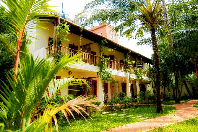 La Mer Resort - Tap to explore photos