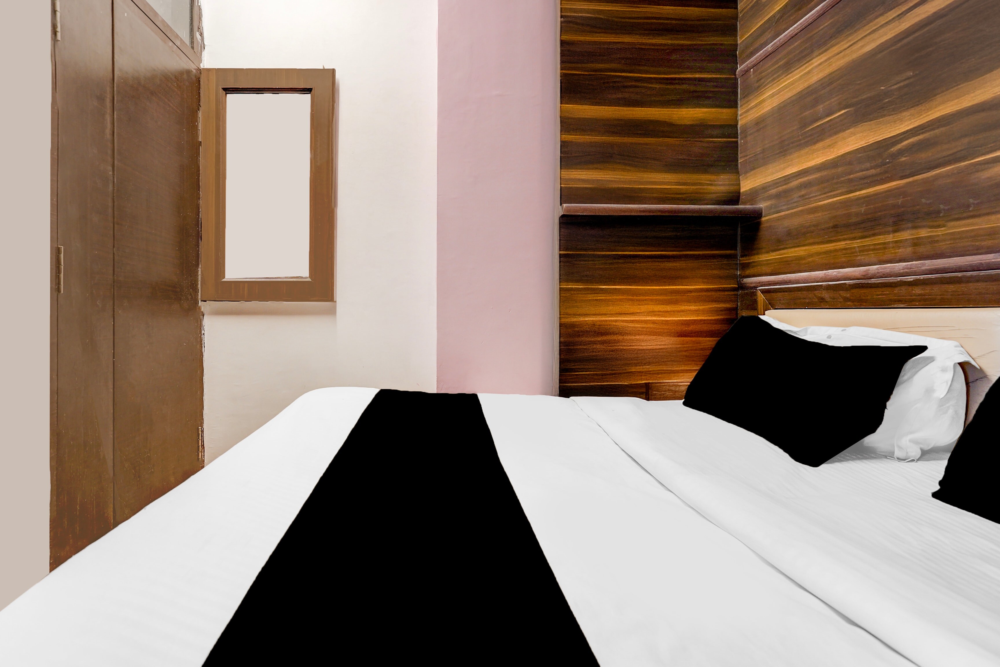 Hotel O Classic Mansarovar - Tap to explore photos