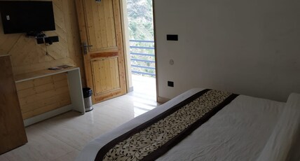 Royal Arch Hotel & Restaurant Room Type - Deluxe Rooms
