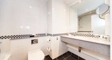 Crowne Plaza LEEDS Room Type - 2 Queen Beds Standard