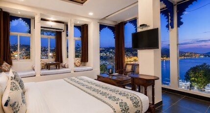 Wonder View Palace, A Lake Pichola Hotel Near Ambrai Ghat Udaipur. Room Type - Lake & Palace View Royal Suite