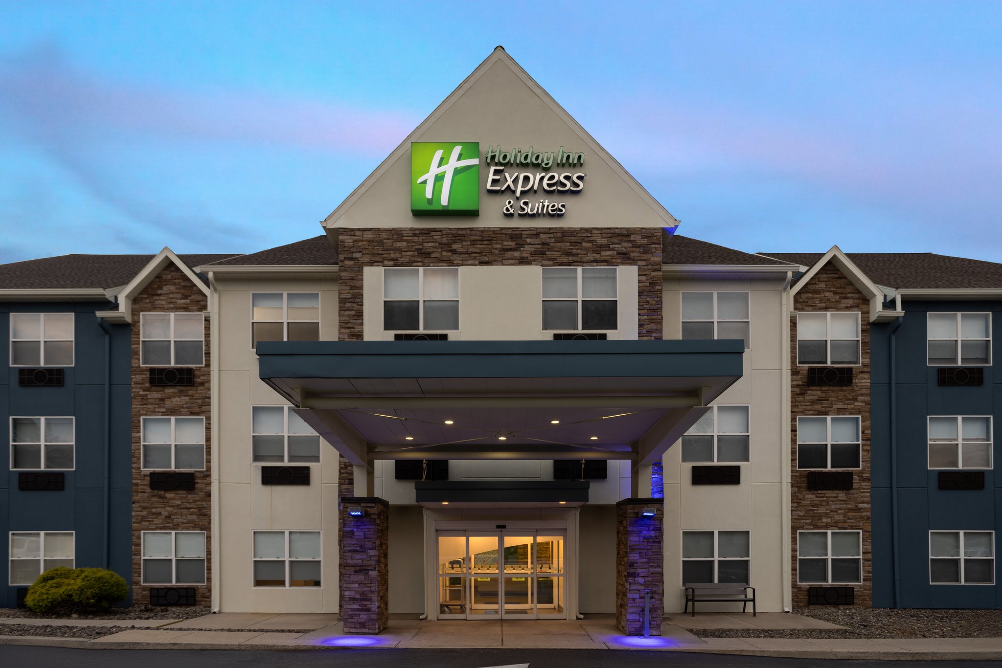 Holiday Inn Express & Suites WYOMISSING - Tap to explore photos