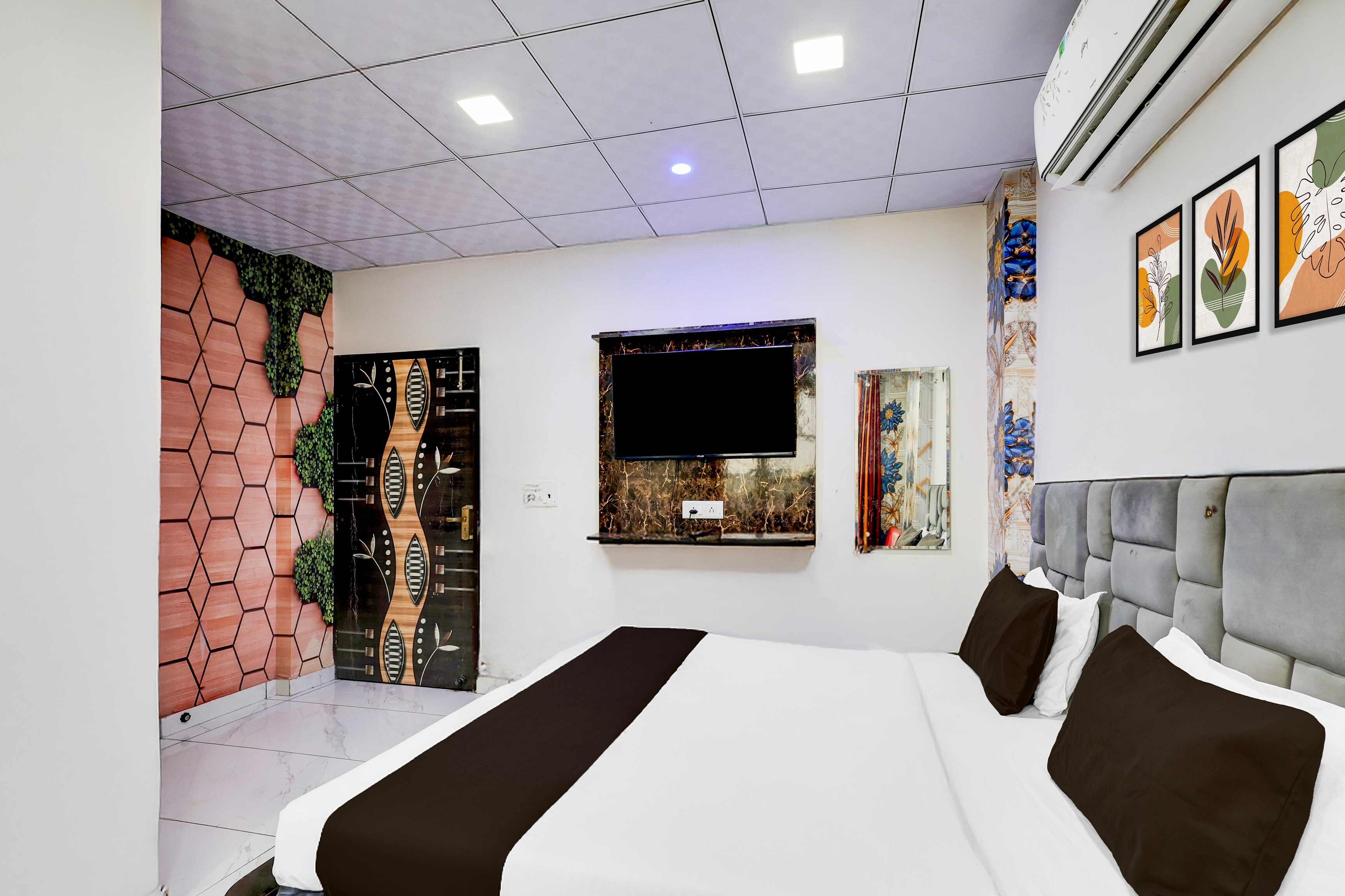 SPOT ON 7 Star Guest House - Tap to explore photos