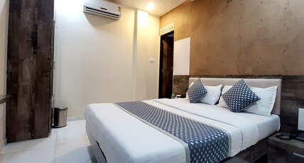 Hotel Aroma Room Type - Deluxe Room