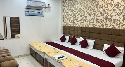Hotel Paradise Stays | 200m from Golden Temple Room Type - 4 BED FAMILY ROOM