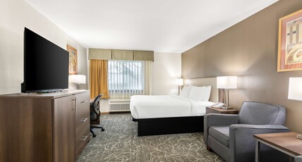 Best Western West Towne Suites Room Type - 1 King Bed, Mobility Accessible, Bathtub, Non-Smoking, Full Breakfast
