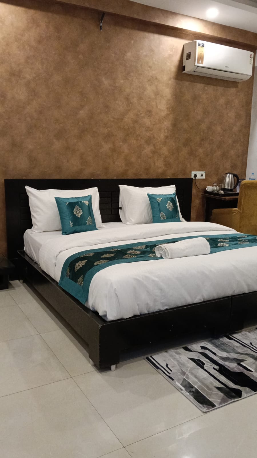 Hotel Pearl Pavallion Gurgaon - Tap to explore photos