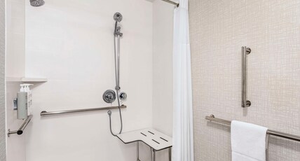 Hampton Inn by Hilton Quakertown Room Type - 2QN MOB HEAR ACC RI-SHW NS