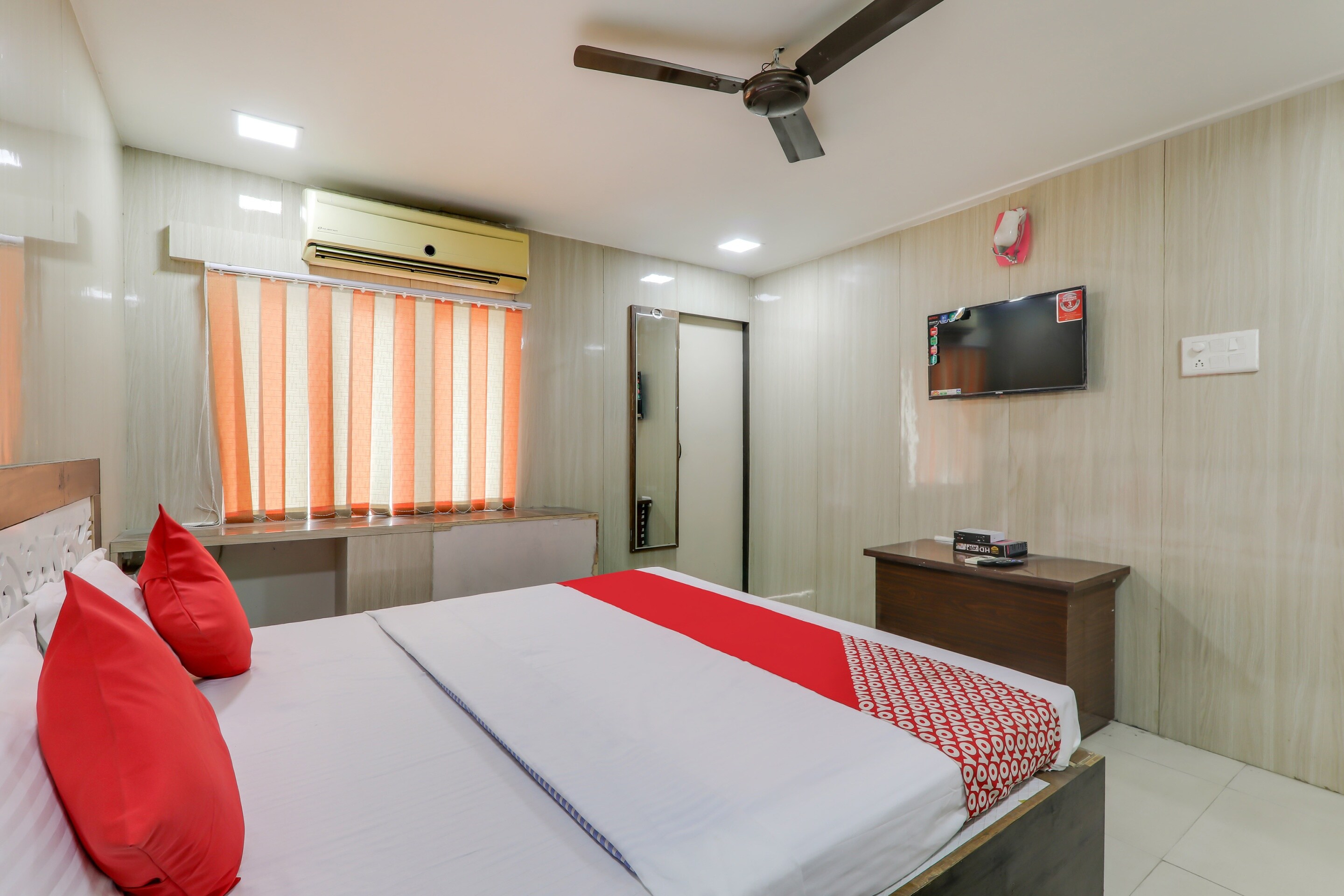 Hotel O Vip Guest House - Tap to explore photos