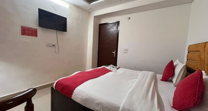 Smart Stay Malviya Nagar Room Type - Double Bed AcRoom