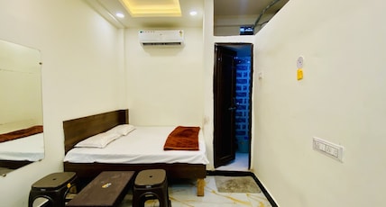 Shree Gajanand Palace Room Type - Double bed room
