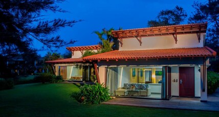 Radisson Blu Resort Temple Bay Mamallapuram Room Type - Seaside Villa with Bathtub and Living area