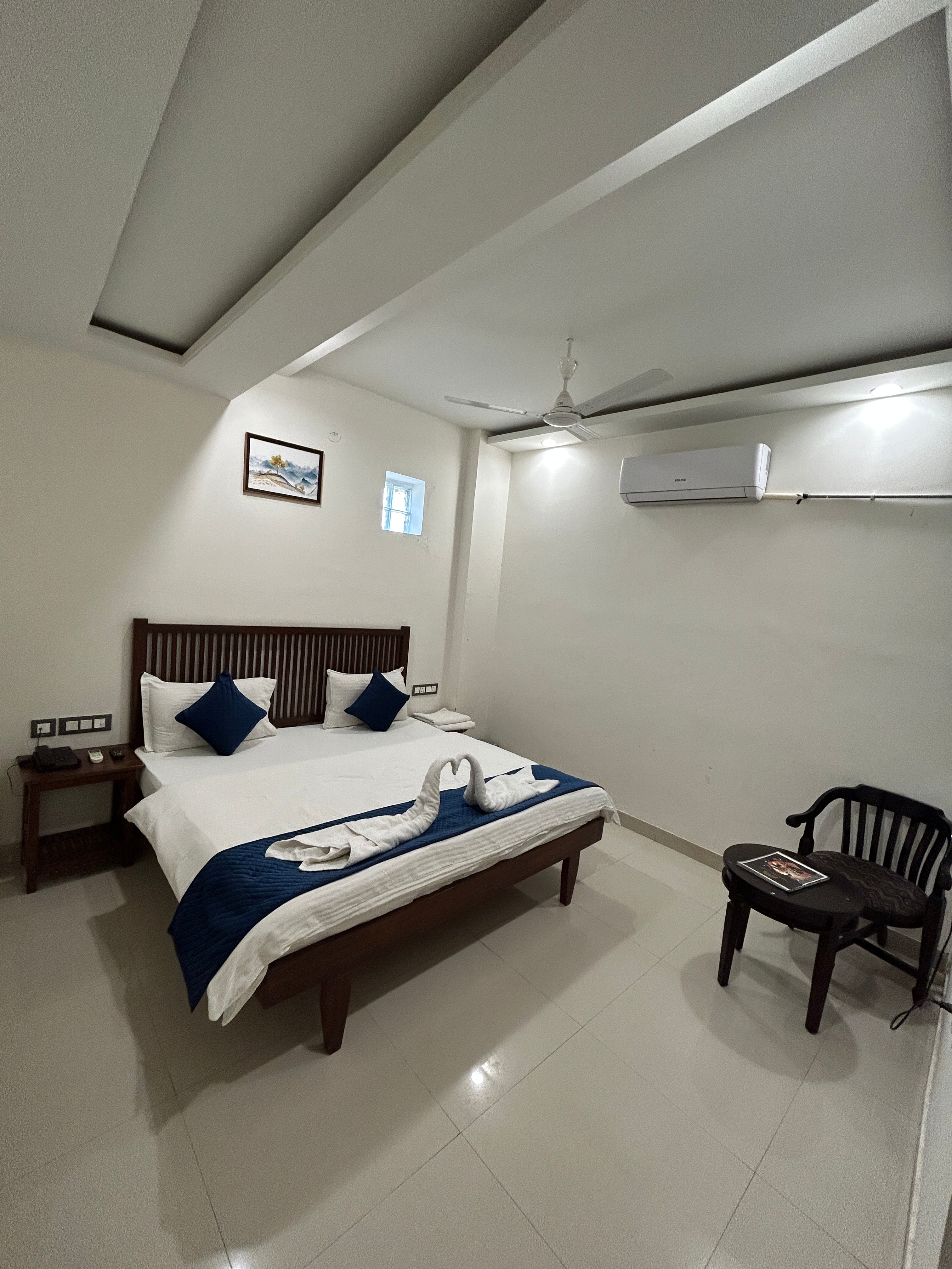 Hotel Giriraj Palace - Tap to explore photos