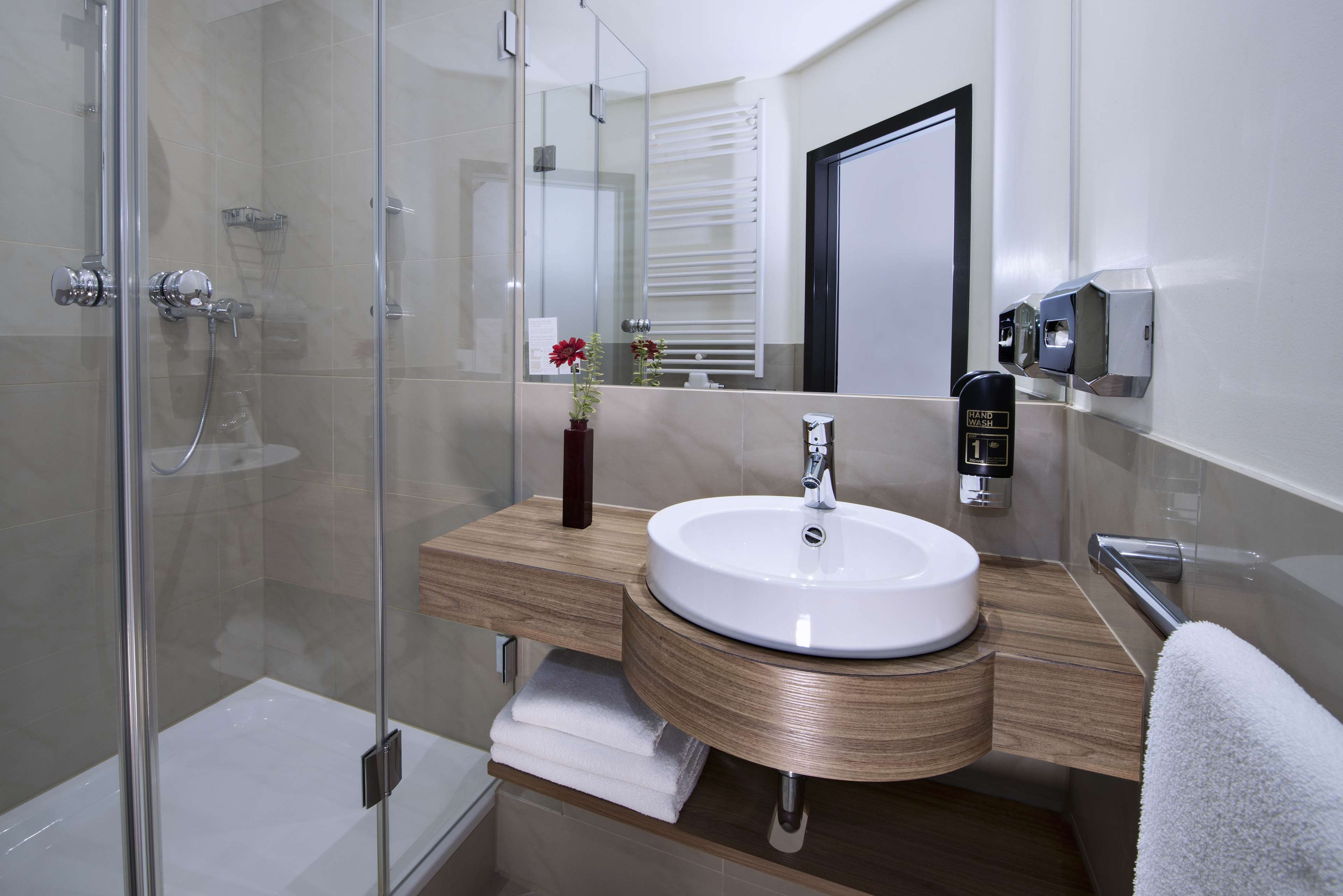 BEST WESTERN HOTEL BRUNNENHOF - Tap to explore photos