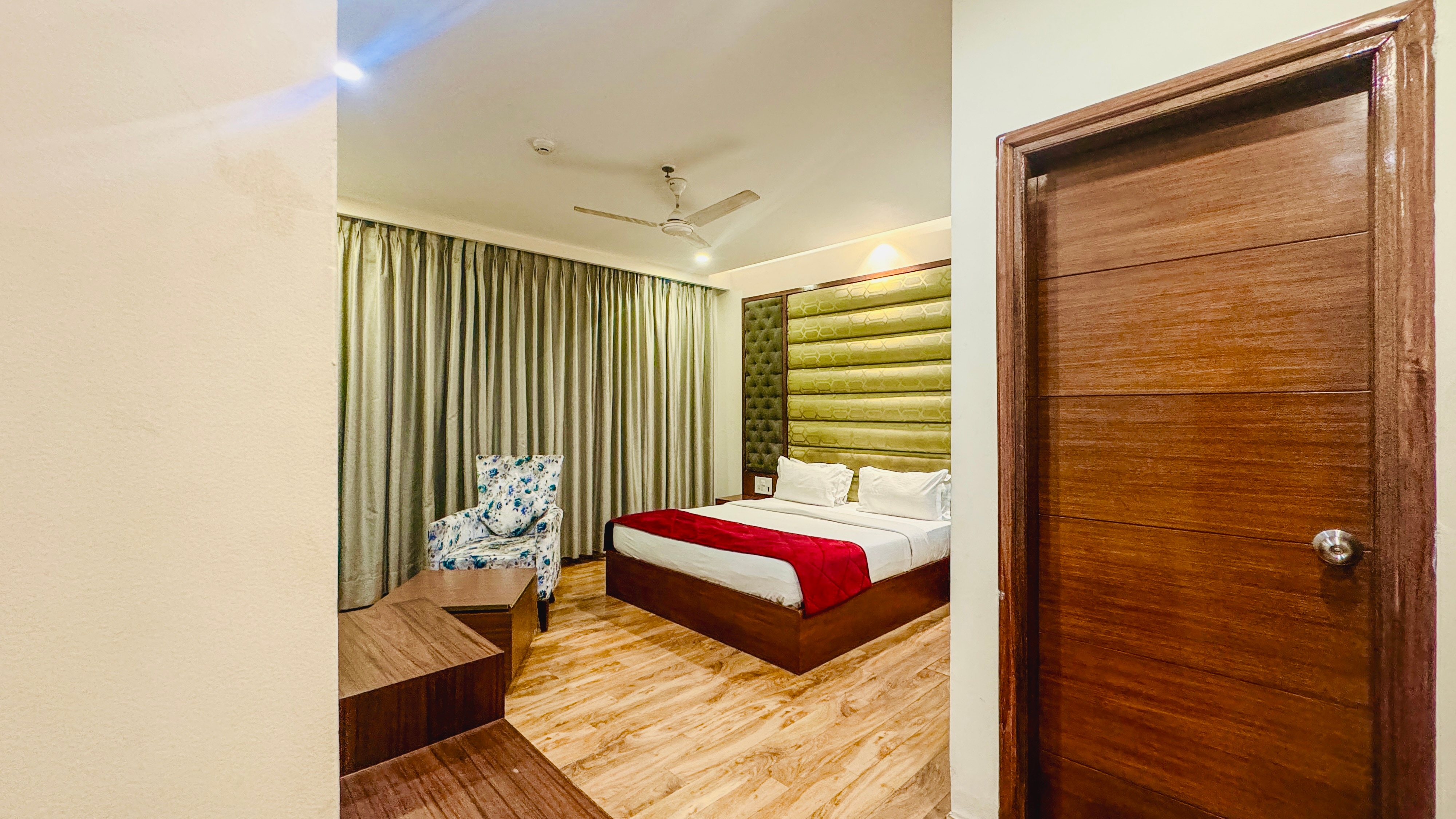 Hotel Bahl Regency - Tap to explore photos