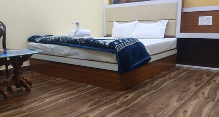HOTEL GOLDEN HUT Room Type - Deluxe room non ac