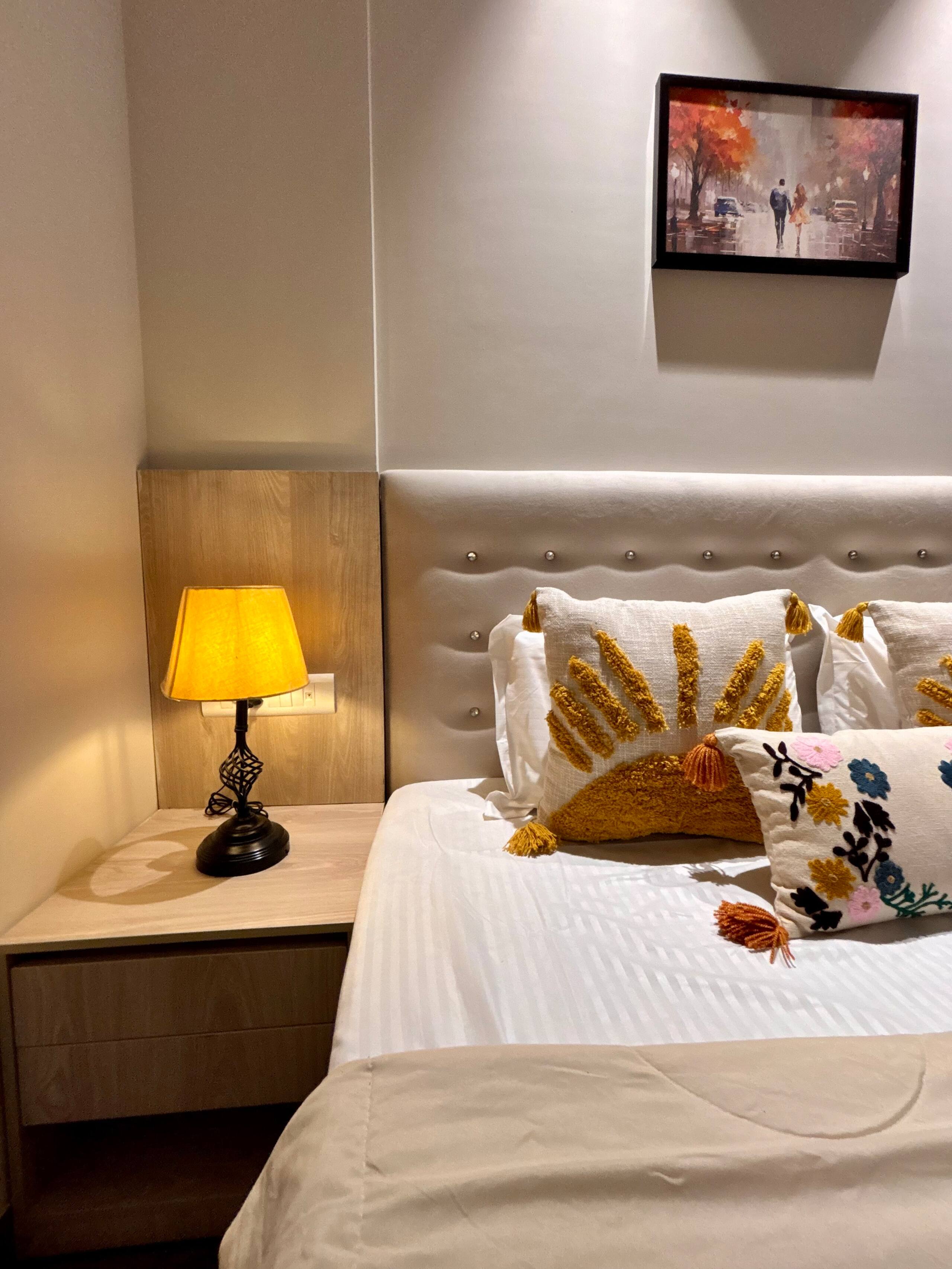 Luma Premium Stay Near Expo Mart Pari Chowk - Tap to explore photos