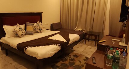 Hotel Multitech Room Type - King Room with Bathtub and Back View