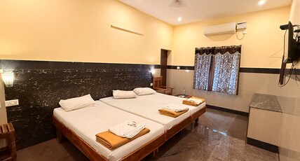 Hotel Wins Room Type - 3 Bed Standard A/C