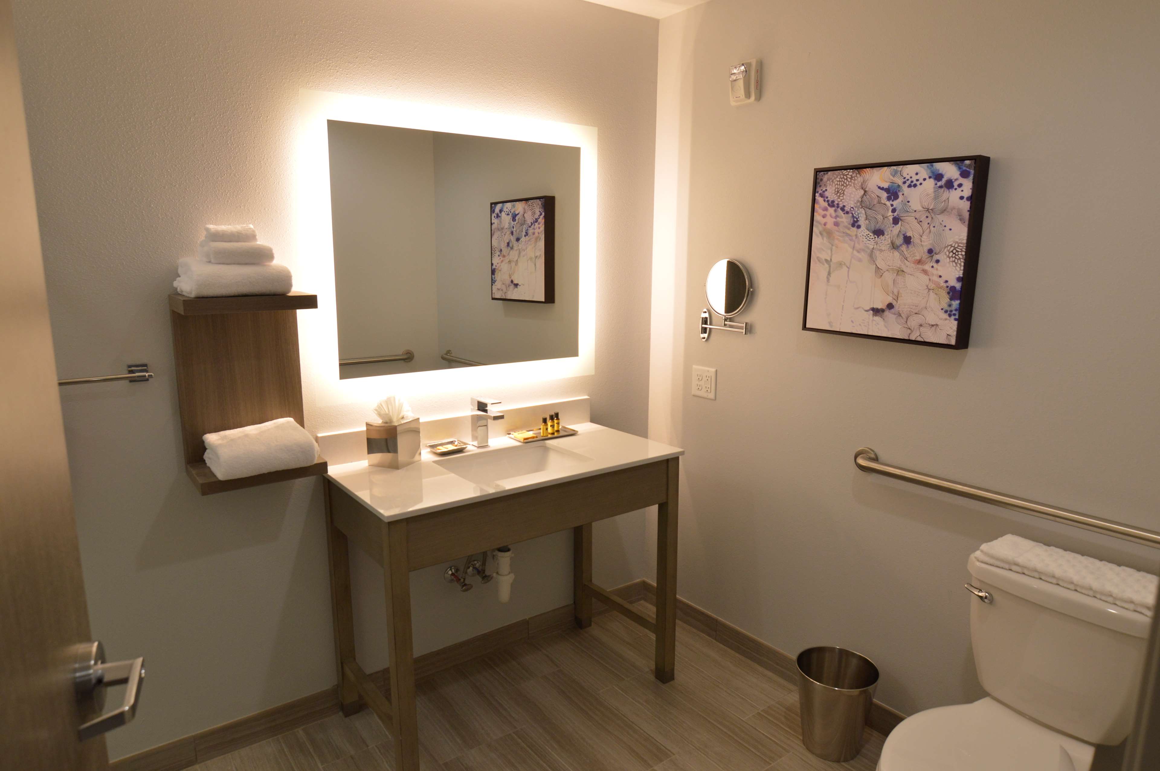 Best Western Plus Executive Residency Oklahoma City I-35 - Tap to explore photos