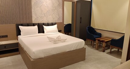 SHIVA HOTEL AND RESTAURANT Room Type - Luxury Room