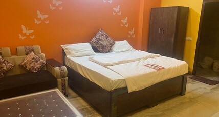 NARENDRA HOTEL Room Type - Deluxe Room