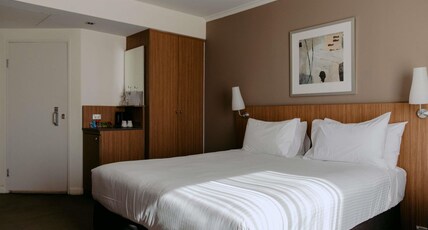 Mercure Sydney Parramatta Room Type - Accessible Classic King Room