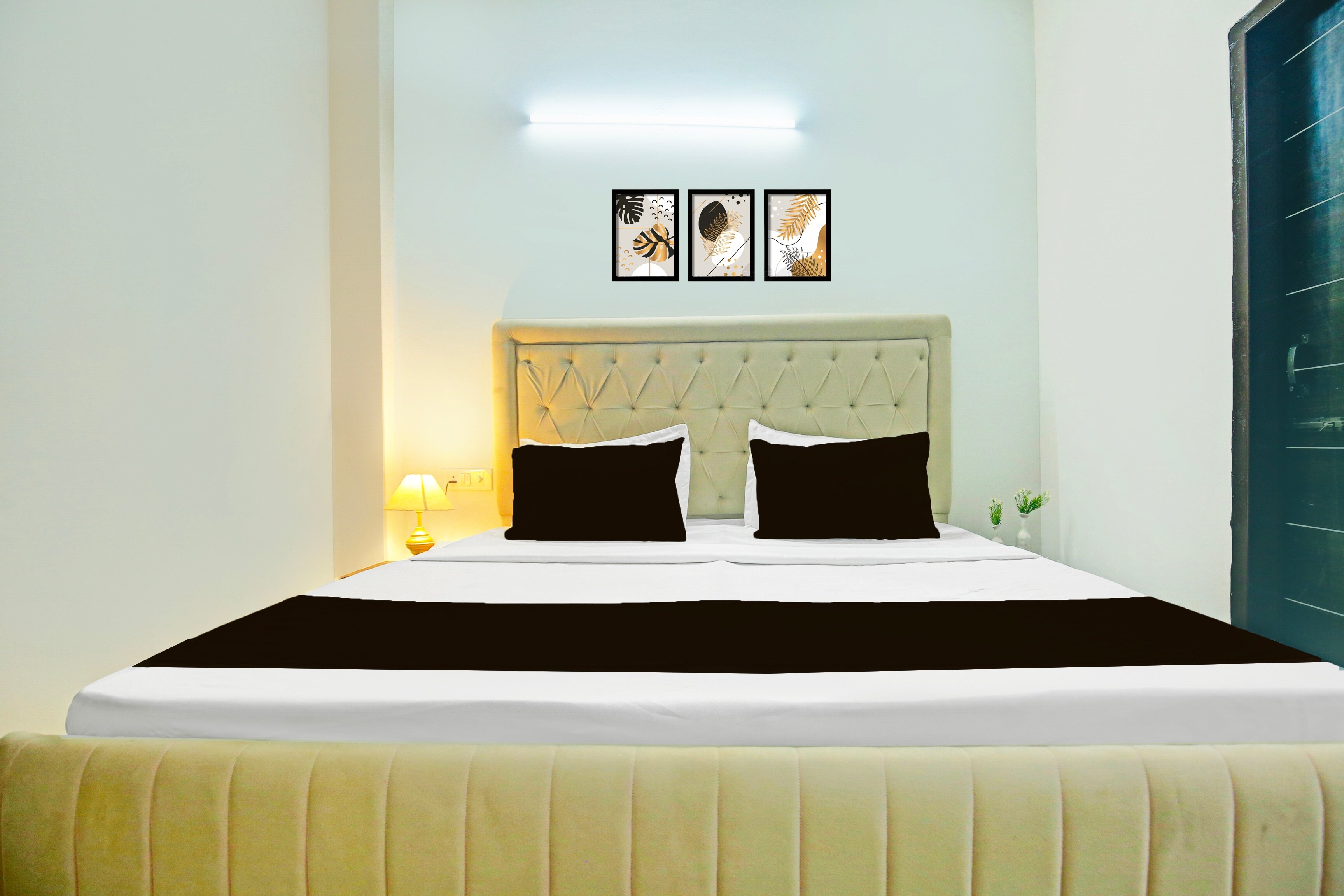 Hotel O Sector 52 Chandigarh Formerly Hotel Muskan - Tap to explore photos