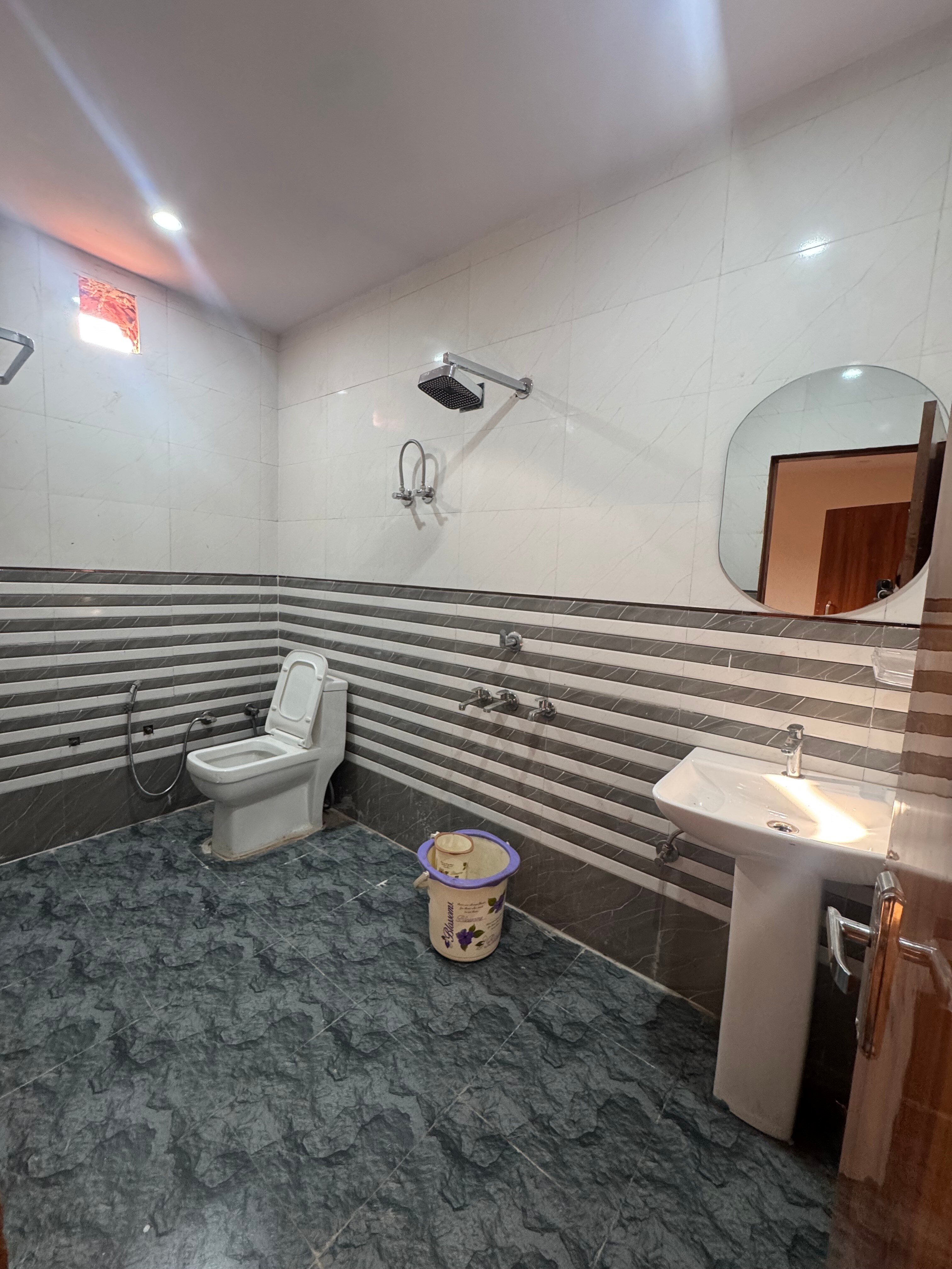 JJ residency cozy rooms perfect gateway - Tap to explore photos